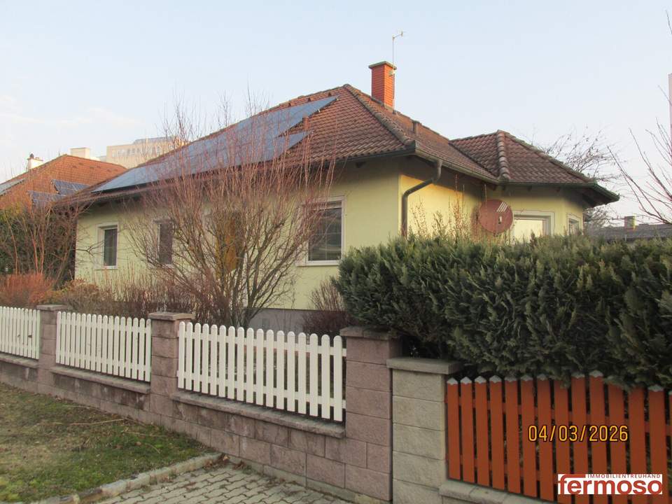 Traumhafter Bungalow vollunterkellert mit Fitness und Kino, perfekt und gepflegt mit wunderbaren Garten