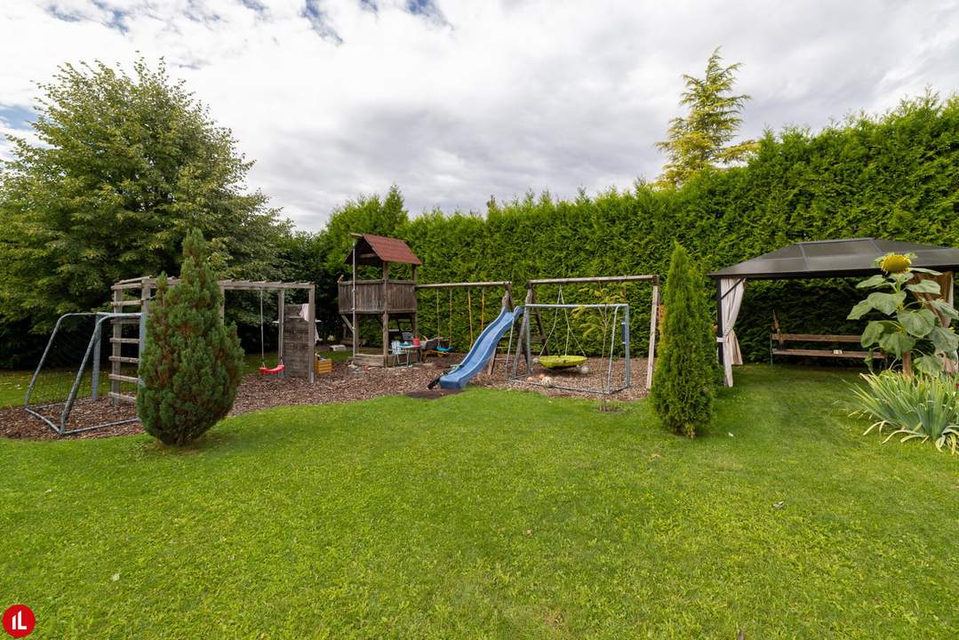 VIEL PLATZ, VIEL GRÜN, VIEL PRIVATSPHÄRE – FAMILIENHAUS AUF 1.365 M² GRUND