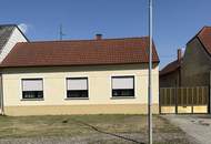 Charmantes Landhaus mit Nebengebäuden und großen Garten