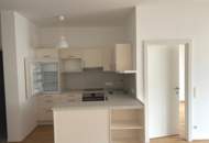 Moderne Klein-Wohnung mit herrlichem Balkon und Tiefgargenparkplatz