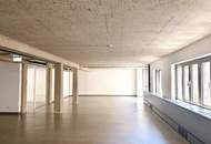 Urbanes Arbeiten im Industrial-Chic: Exklusives Büro mit Open-Space-Flair und Innenhof-Balkon