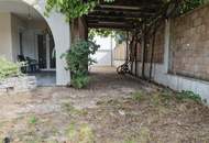 Außergewöhnliches Einfamilienhaus mit zwei Wohneinheiten, großem Garten und Gästehaus in Leobendorf