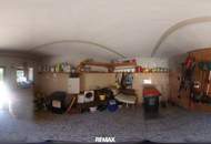 Vielseitiges Einfamilienhaus mit separater Wohneinheit, großzügigen Nebengebäuden &amp; Pool