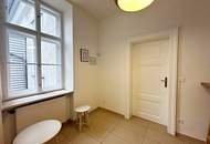 OPERNRING, STAATSOPER, klimatisierte 106 m2 Altbau, 3 Zimmer, Möblierung möglich, Extraküche, 2 Bäder, 4. Liftstock