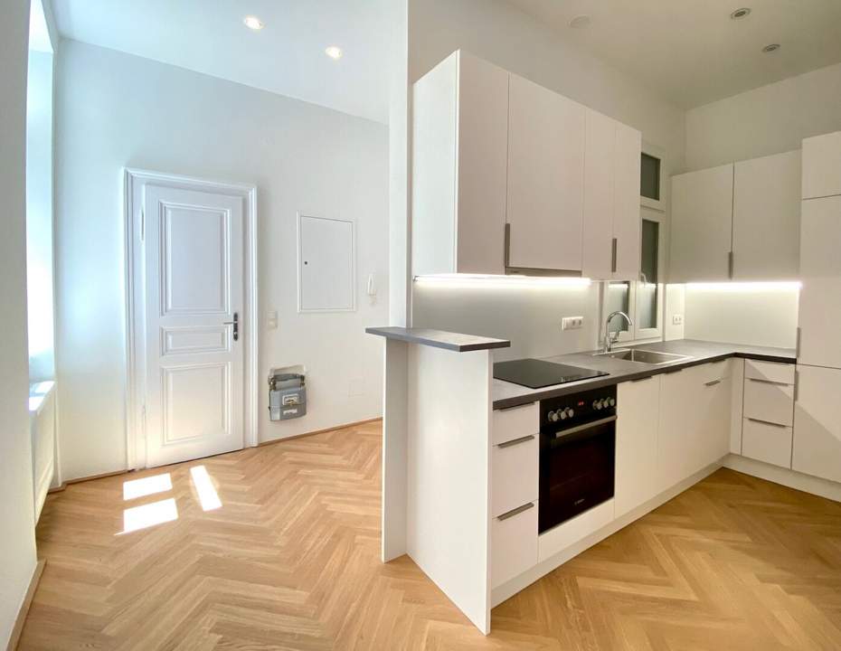 ALTBAU-SCHMUCKSTÜCK IM ACHTEN! WUNDERSCHÖN SANIERTER 3-ZIMMER-ERSTBEZUG ZUM VERLIEBEN