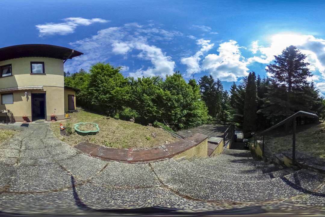 Die Sonnenseite des Lebens - sanierungsbedürftiges Haus beim Stausee
