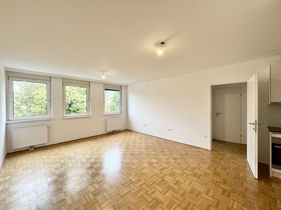 SÜDSEITIGER GARTENBLICK! Gemütliche 2-Zimmer-Wohnung im 4. Liftstock! Garagenoption!