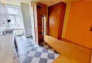 Entzückende Altbauwohnung mit Sanierungsbedarf! Balkon optional möglich! Grüner Innenhof + Ruhelage + Schönes Altbauhaus! Jetzt selbst gestalten und einziehen!