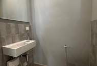 Erstbezug nach Sanierung – Repräsentatives Altbau-Büro nahe Rathaus mit Terrasse