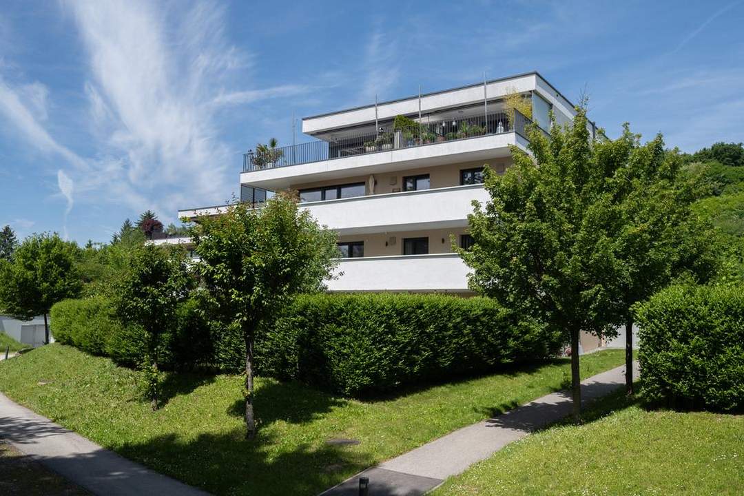 Exklusives Wohnen im Zentrum von Steyr: Barrierefreie 4-Zimmer-Wohnung mit Garten, Terrasse und Tiefgaragenstellplatz in erstklassiger Lage!