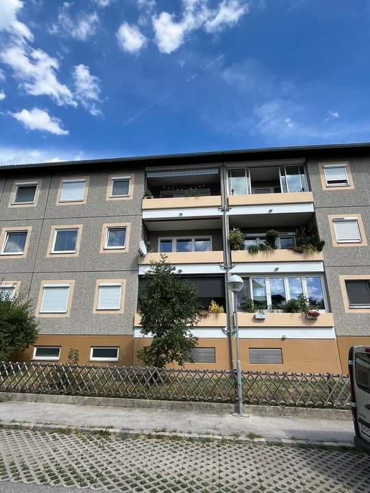 Modern sanierte 3-Zimmer-Wohnung mit Balkon, Klima, Garage in zentraler Lage von Brunn am Gebirge