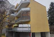 Sehr gepflegte Erdgeschoss- Hochparterre Wohnung mit großem Südbalkon und eigener Garage