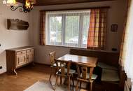 Geräumiges Haus mit Garten und Doppelgarage