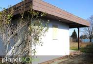 Direkt vom Garten in das kühlende Wasser eines Sees steigen!