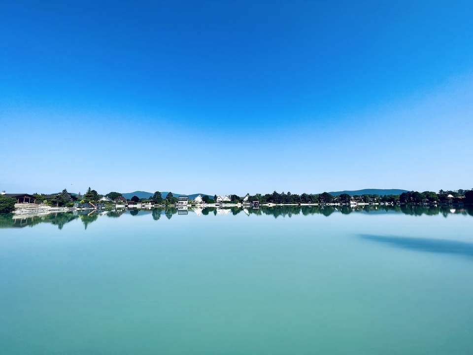 Grundstück direkt am See in Baden mit Baubewilligung