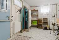 Außergewöhnliches Zweifamilienhaus mit Schwimmteich, Sauna &amp; Wintergarten