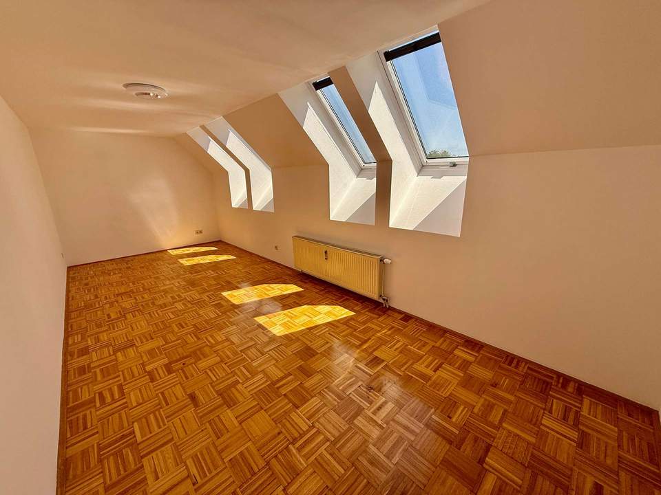 Großzügige 3-Zimmer-Dachgeschosswohnung mit besonderem Charme