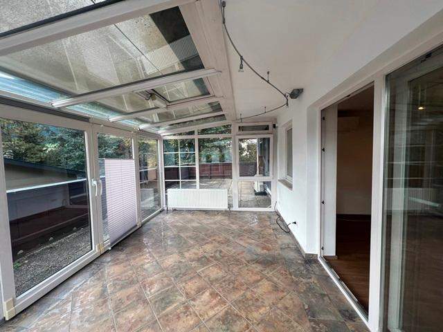 Großzügige 2,5-Zimmer-Wohnung mit Terrasse & Wintergarten