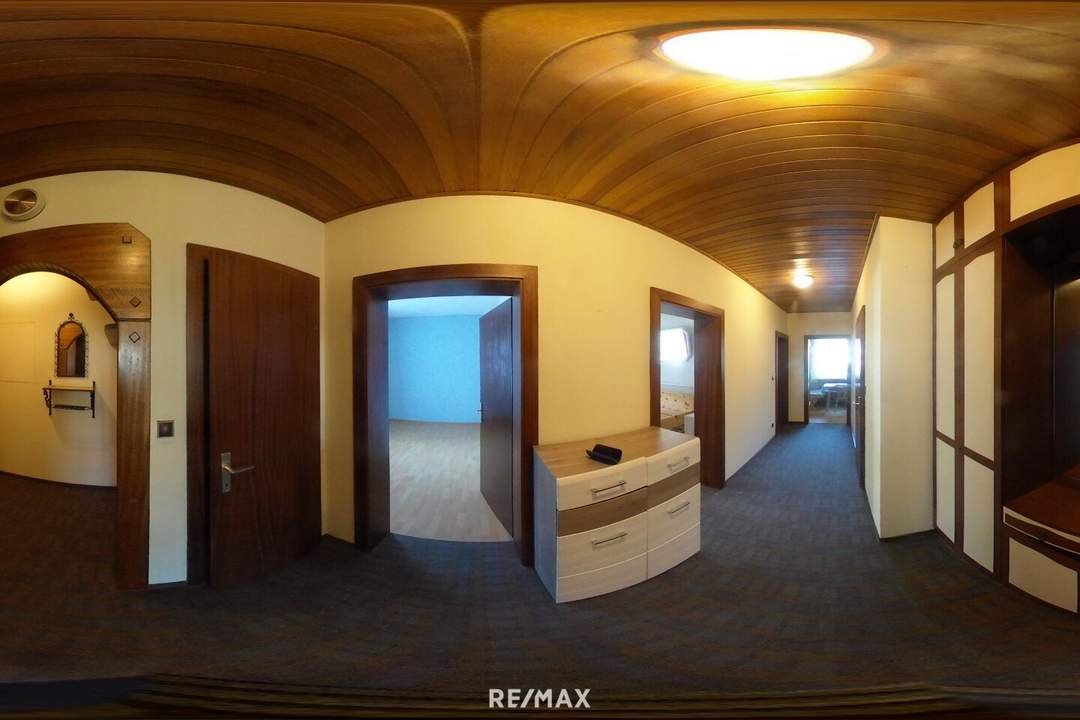 *** Helle Erdgeschosswohnung mit Balkon, 2 Schlafzimmern &amp; viel Potenzial in Langenwang ***