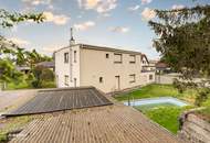 Sonnige Liegenschaft mit Traumgarten, Pool und Grillplatz - Schneebergblick vom Balkon