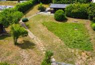 Wunderschönes Grundstück mit charmantem Gartenhaus – bietet viel Potenzial, sogar für zwei Häuser!