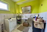 Neuwertige Wohnung mit guter Aufteilung - 2 Carports - ein extra Raum mit extra Zugang für Gewerbe!