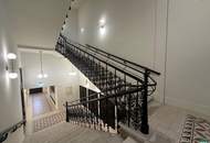 Erstbezug nach Sanierung – Repräsentatives Altbau-Büro nahe Rathaus mit Terrasse