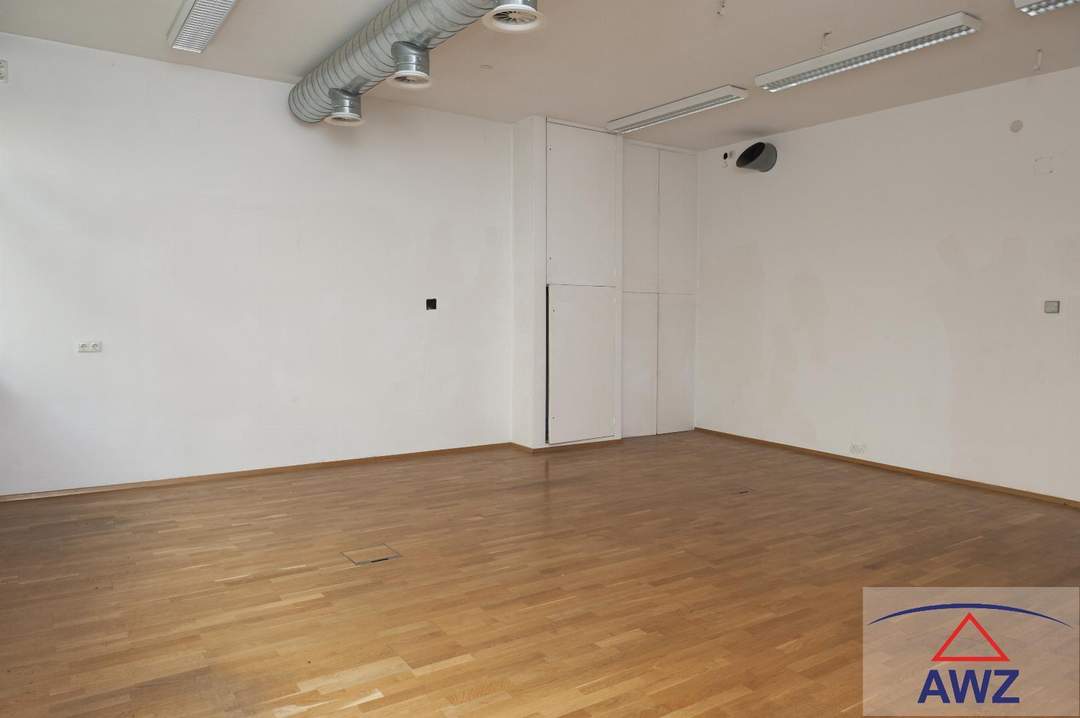 Altbauflair: ca. 61 m² Bürofläche!
