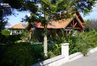 Schön gepflegtes Fertigteilhaus mit Carport und Wintergarten