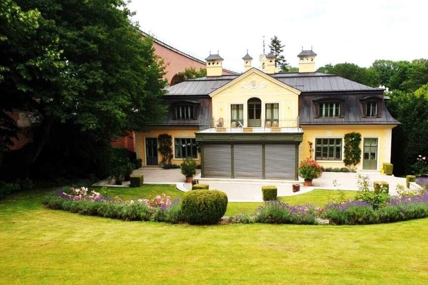Luxuriöse Villa in 1230 Wien ++ Privat / Gewerblich nutzbar : 15 Zimmer, 7 Schlafzimmer, Garten, Balkone und Garage, Einliegerwohnung, ., Haus-miete, 14.207,60,€, 1230 Wien 23., Liesing