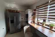 Einmalige 4-Zimmer Dachgeschoßwohnung mit Loggia & Parkplatz & Klima