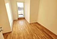 3 Zimmer. 3 Terrassen. Ein Zuhause! Genial - Lebens(t)raum Erfüller im Grünen - Klimaaktiv Bronze! Ab ins Dachgeschoss / Viel Lebensqualität! Wärmepumpe und Solaranlage + Naturnahe Gewässer ums Eck!