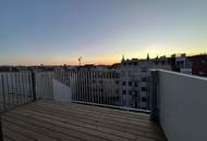 Erstbezug | Sonnige 3-Zi-DG-Wohnung mit Wien-Blick + 8m² Balkon | Klima | Lift