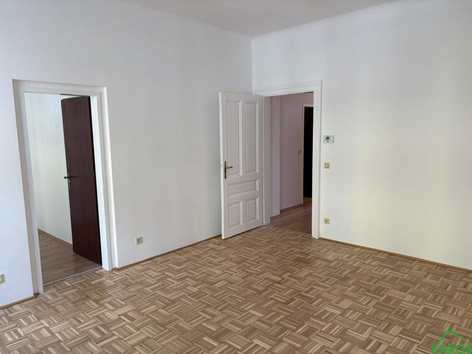 KLASSISCHE 1,5-ZIMMER-ALTBAUWOHNUNG MIT EINBAUKÜCHE