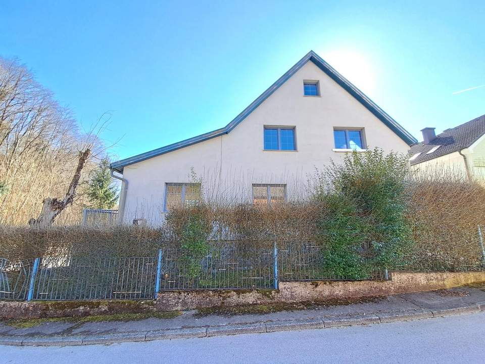 EINFAMILIENHAUS mit kl. Garten u. Garage in ruhiger Sackgasse