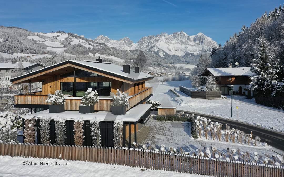 Exklusives Neubau-Chalet mit Naturpool &amp; Kaiserblick