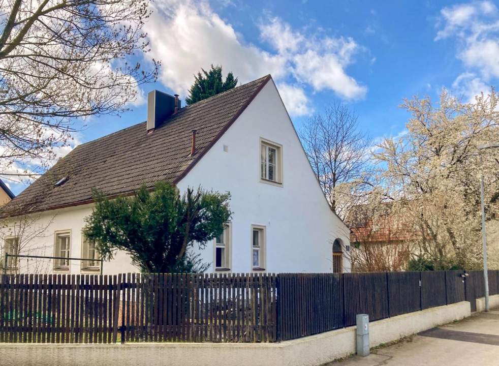 Charmante Villa in ruhiger Lage mit großem Garten und Pool