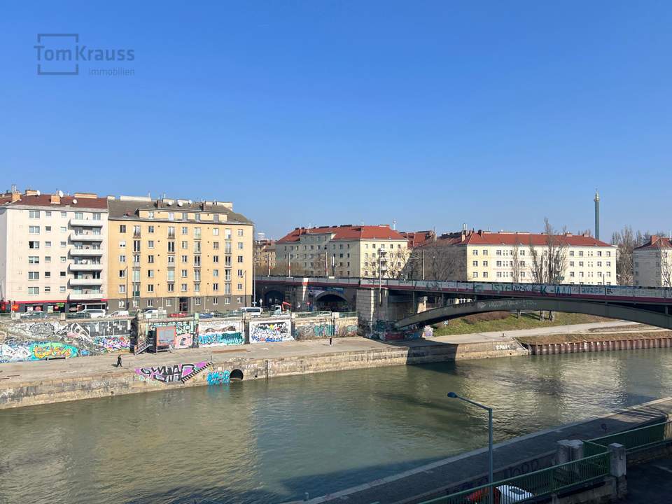 HELLE 2 ZIMMERWOHNUNG MIT LOGGIA