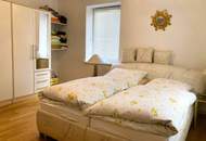 3-ZIMMER-WOHNUNG - 70 m² Wfl. ERDGESCHOSS SCHÖNE AUSSICHT – RUHIGE LAGE UNMITTELBAR an der TRAUN Terrasse / Garten / Carport