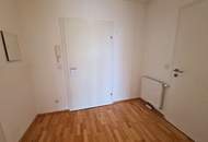 INNSTRASSE, FERNBLICK, unbefristete 97 m2 Dachgeschoß-Maisonette mit Loggia, 2 Zimmer, Komplettküche, Wannenbad, Parketten, gefördert