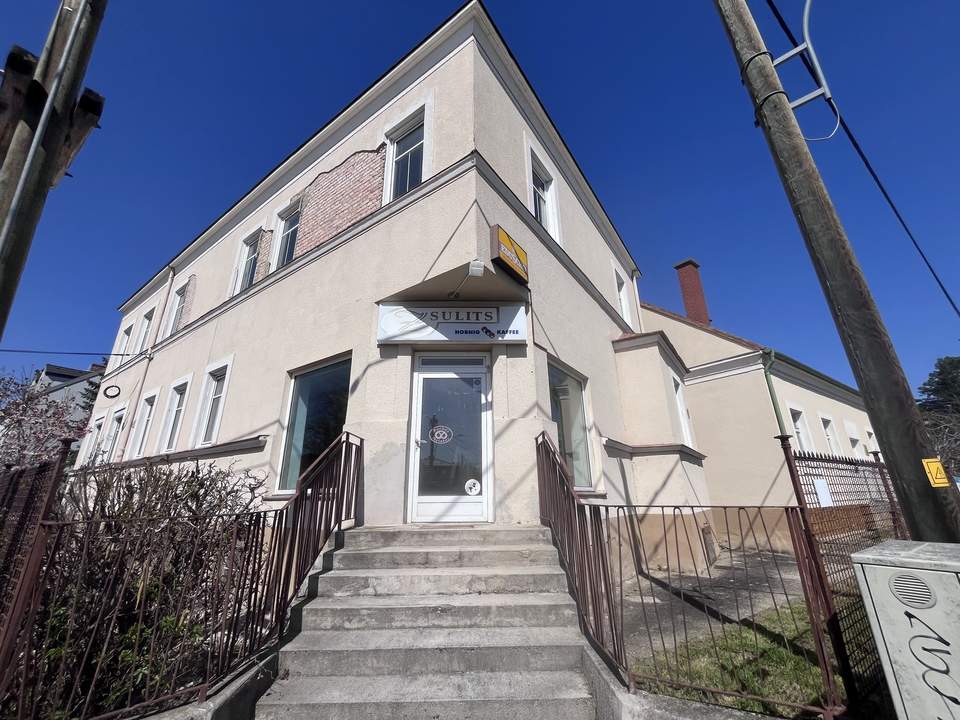 12 Zimmer Haus mit Geschäftslokal auf 948 m2 Grundstück