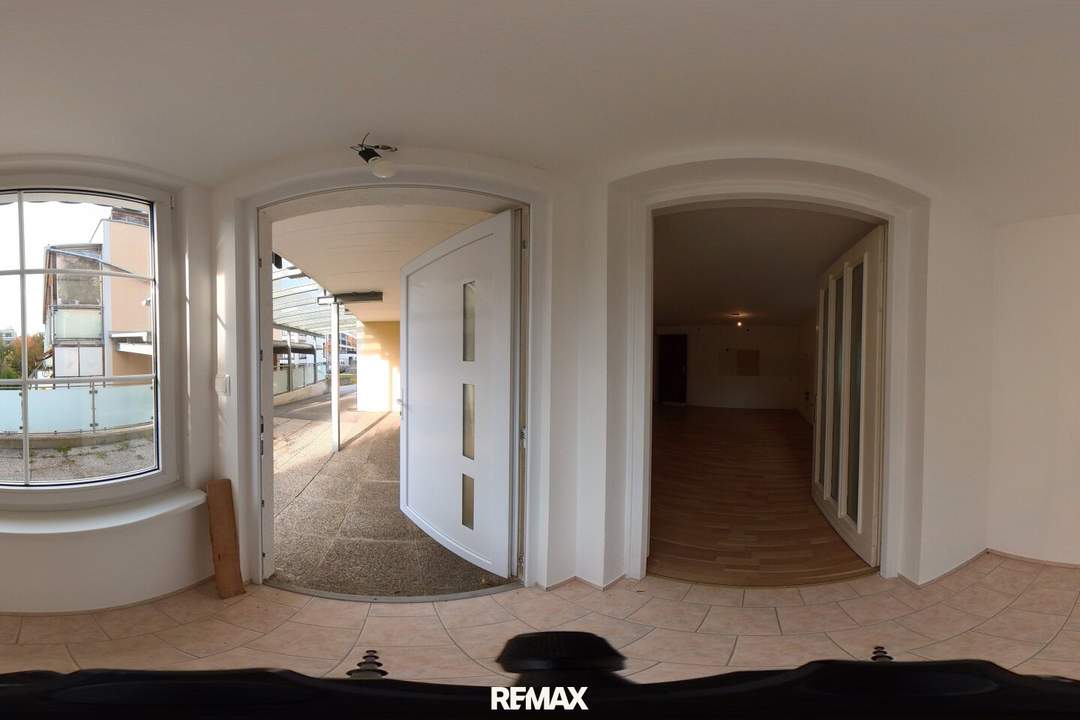 Helle und großzügige Mietwohnung mit zusätzlichem, ca. 100 m² großem, ausgebautem Kellerbereich