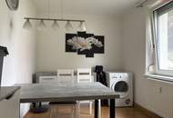 Besondere Wohnqualität in herrlicher Grünlage: charmante 2-Zimmer-Erdgeschosswohnung mit hochwertigem Badezimmer, praktischer Raumaufteilung und tollem Preis-Leistungs-Verhältnis ab Dezember bezugsbereit!