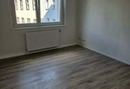 Zimmer Nr. 2 in einer Mädchen - WG ist ab Juli verfügbar !!! Studentenzimmer oder Arbeiterquartier!