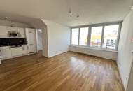 UNBEFRISTET - Helle und ruhige 2-Zimmer Dachgeschoss-Wohnung mit rd. 12 m2 Terrasse, Klimaanlage, Abstellraum und Kellerabteil