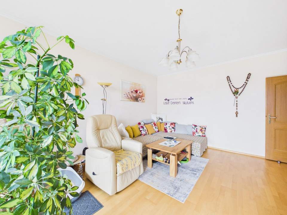 PASCHING: Attraktiv aufgeteilte 3-Zimmer-Eigentumswohnung ca. 72 m² Wohnfläche + LOGGIA in Pasching und eigenem Parkplatz