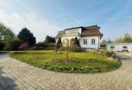 Zeitlose Eleganz - Villa mit Parkgarten und Nebengebäuden