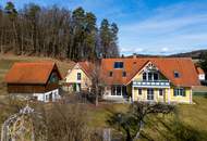 LANDHAUSVILLA mit HOF-ENSEMBLE, GÄSTEWOHNUNGEN UND ENTWICKLUNGSPOTENTIAL