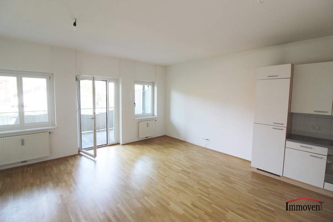 Helle, freundliche 2-Zimmerwohnung mit Balkon!