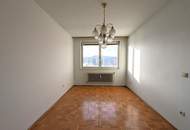 Exklusives Angebot - jetzt neu bewertet! 3-Zimmer-Eigentumswohnung mit Entwicklungspotenzial, Balkon, Loggia und Garage
